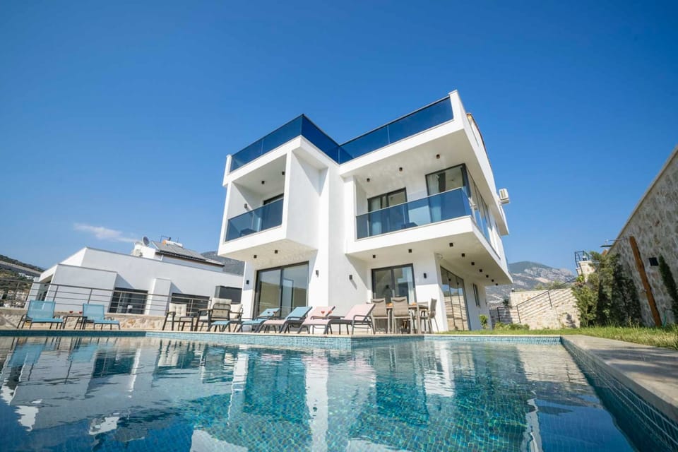 Property facace and incredible pool