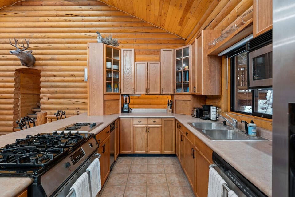 Full Kitchen