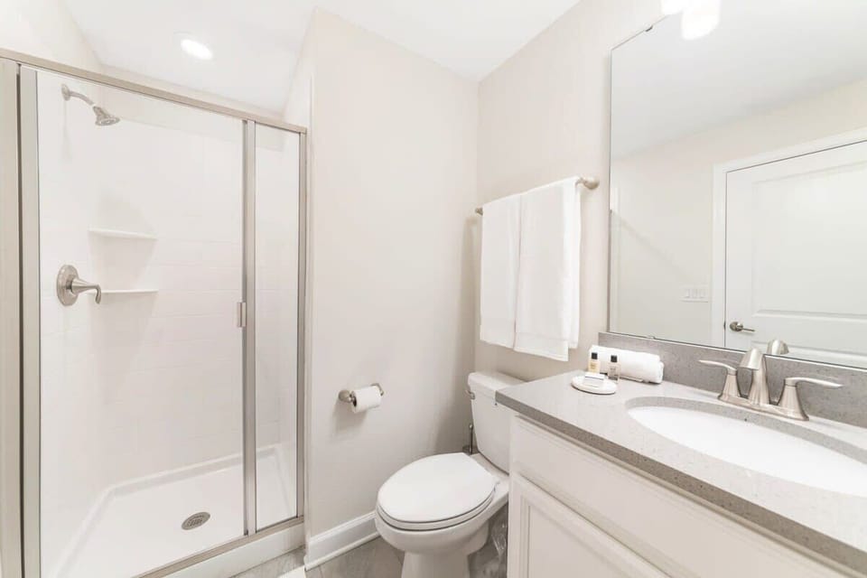 Queen bathroom