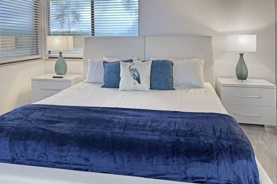 Primary King bedroom with lots of natural light from corner windows!