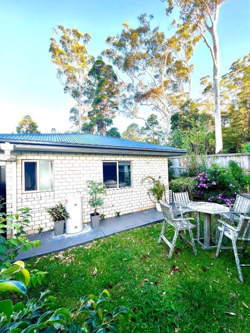 Cozy Private garden fully fenced