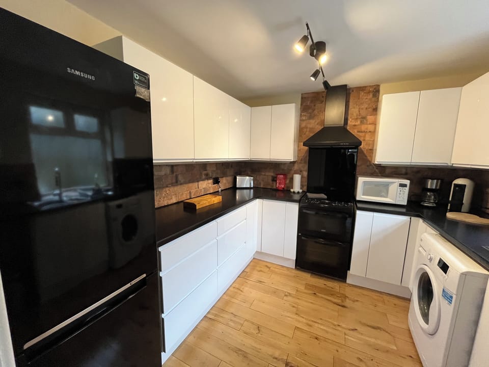 Fully fitted modern kitchen to prepare your meals 