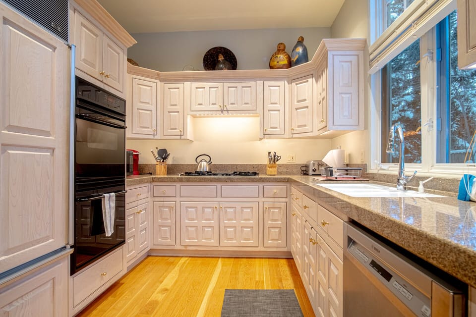 Modern Fully-Equipped Kitchen