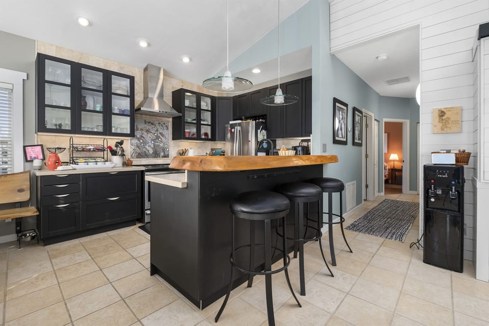 Fully Stocked Kitchen with Dishwasher
