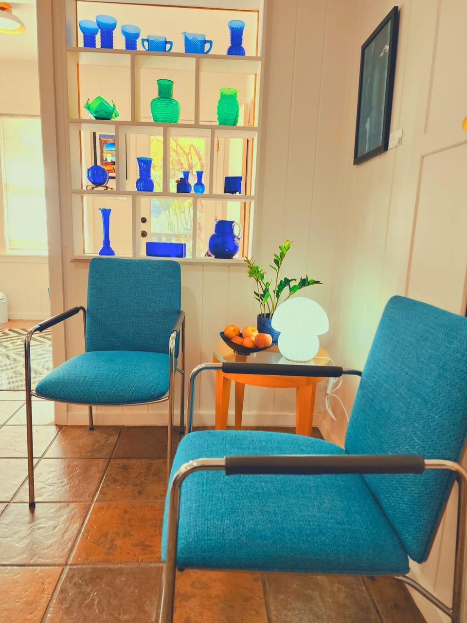 Kitchen conversational seating area. 