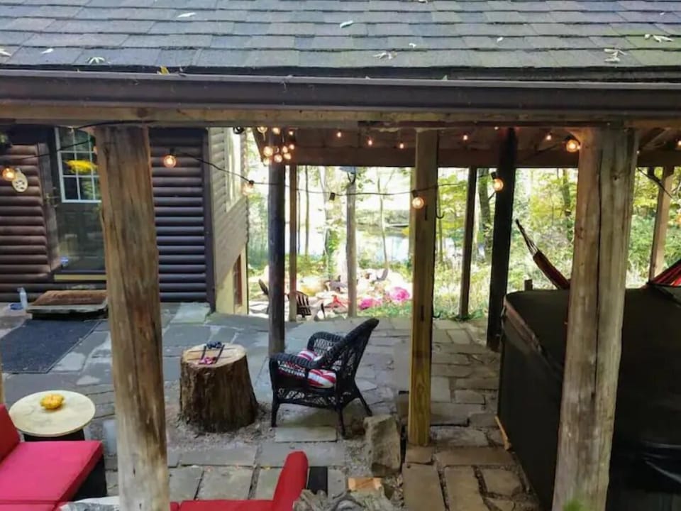 Hot tub/grill pavilion