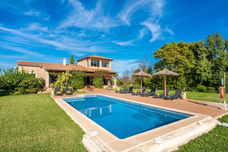 Can Torretes Alcudia Finca for 8 with swimming pool just a few metres from the village 