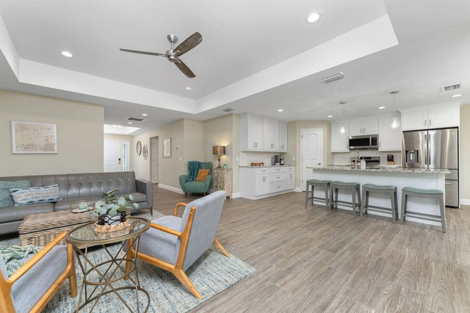 Living Room/Kitchen
