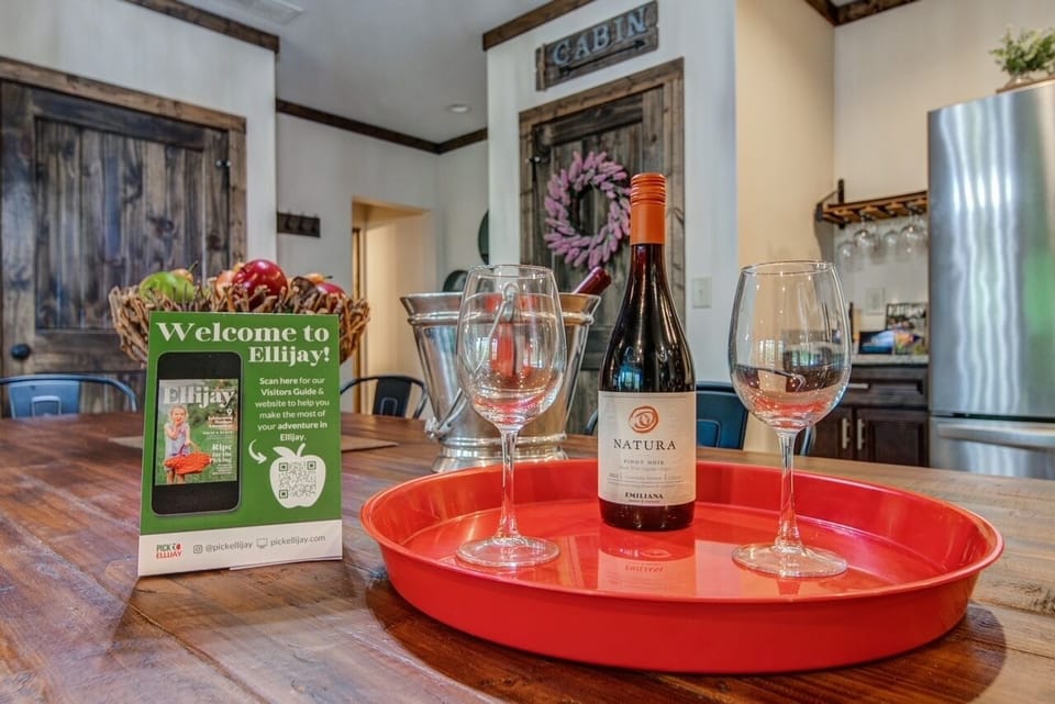 Enjoy a local glass of wine from Ron mountain 3 mins away! 