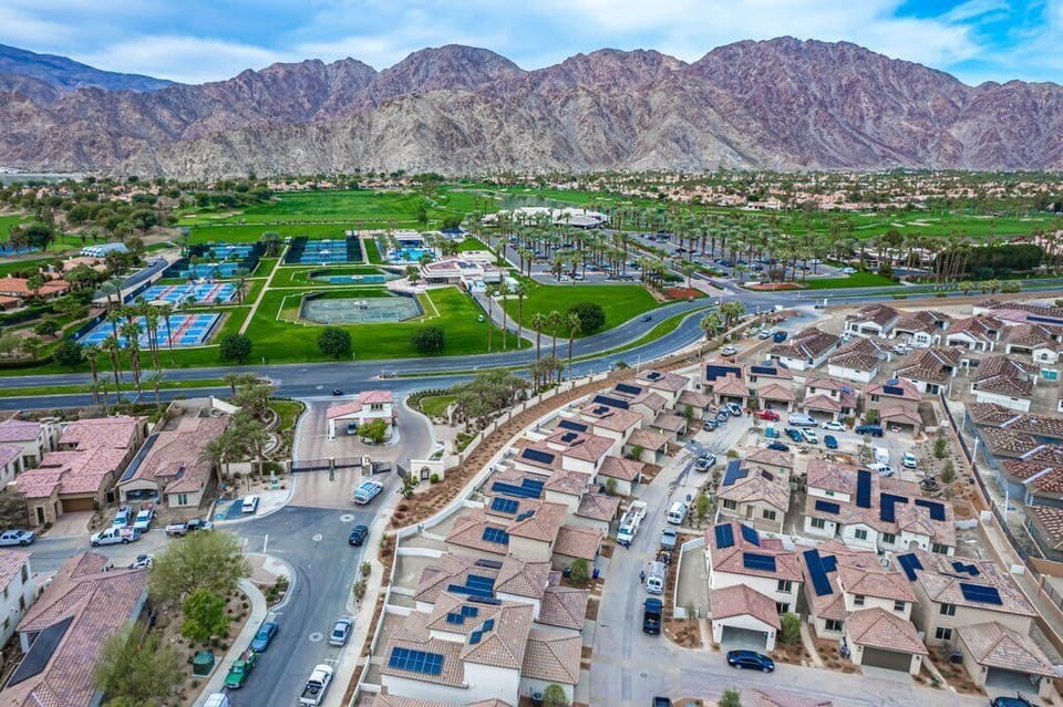 Near PGA West - minutes from top American golf courses.