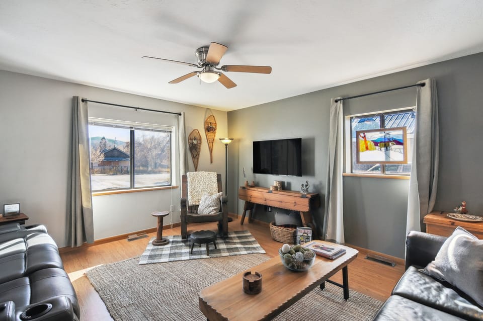 Chama Vacation Rental | 2BR | 1BA | 1,200 Sq Ft | 3 Steps Required