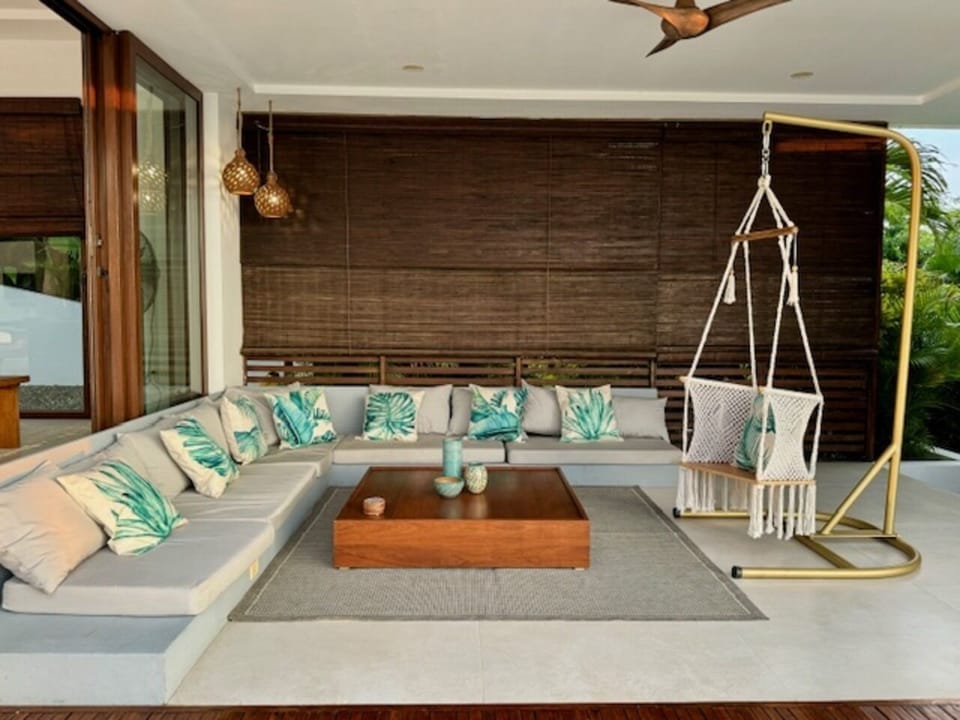 Outdoor Living Room (1)