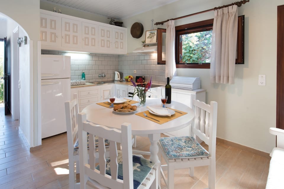 The kitchen and dining area