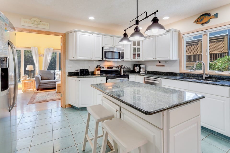The Kitchen and Dining Area are perfect for family meal time together!