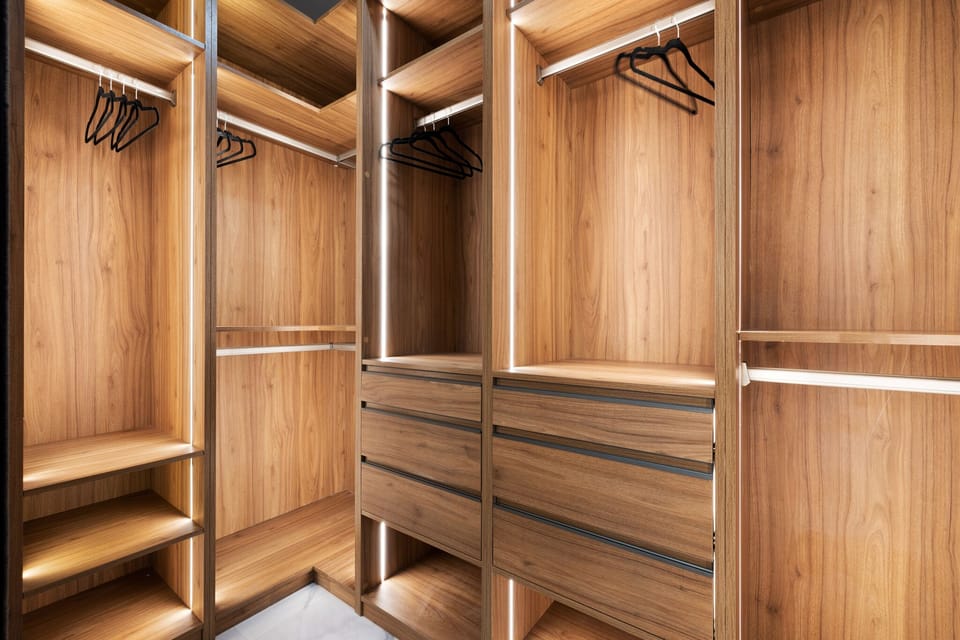 Principal Walk In Closet