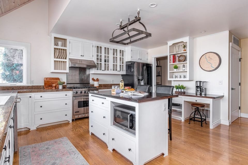 "We absolutely loved the kitchen which had every small appliance, kitchen tool, glassware and serving ware that we could possibly ask for!"
-Angie