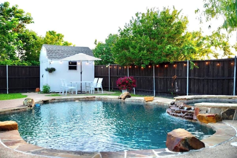 Unlock endless possibilities for outdoor entertainment and togetherness with stylish, poolside furniture, setting the stage for cherished family dining and socializing experiences.