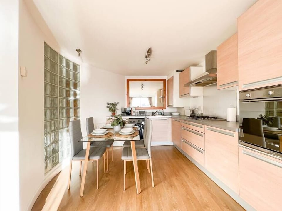 Kitchen/Dining area