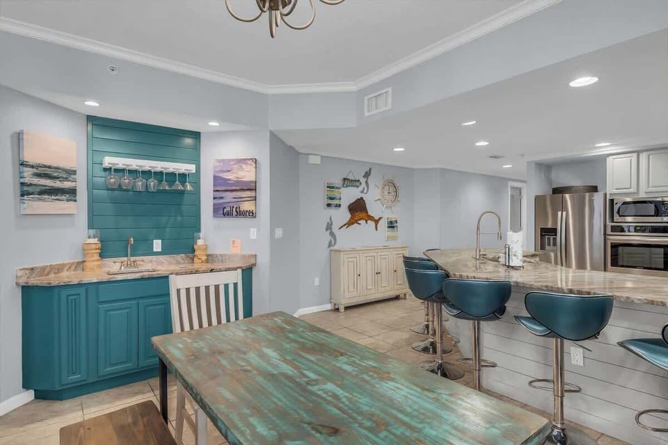 Dining room with wet bar