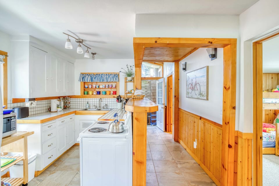 Kitchen and hall to bathrooms and laundry