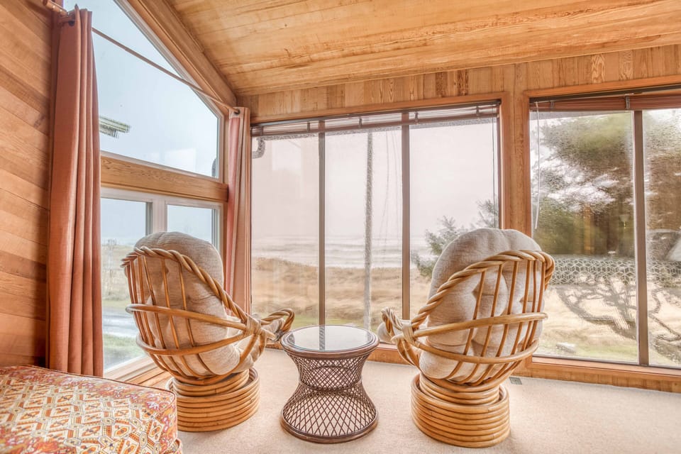 Bedroom 5 with window seating of Ocean Views