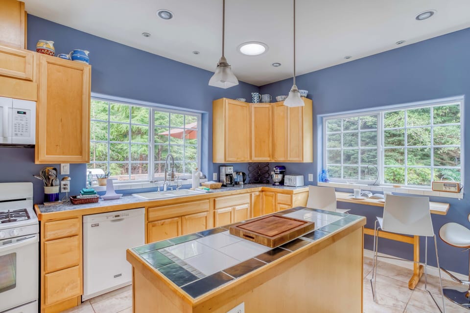 Full Kitchen offering many amenities