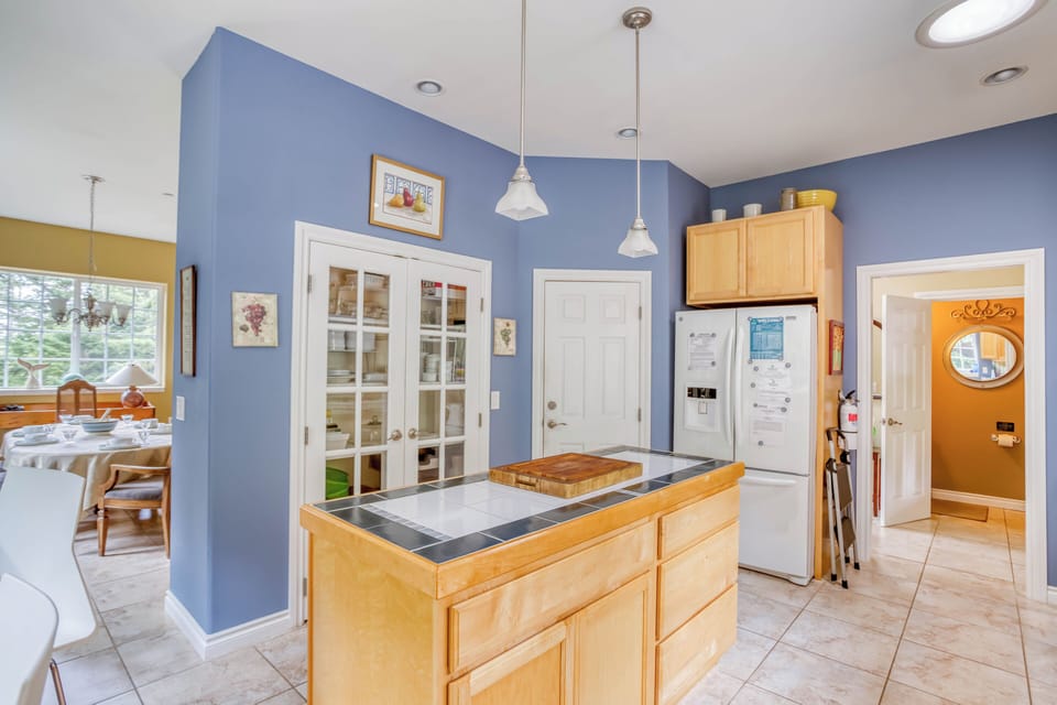 Equipped with a Center Island and Pantry filled with many Kitchen amenities
