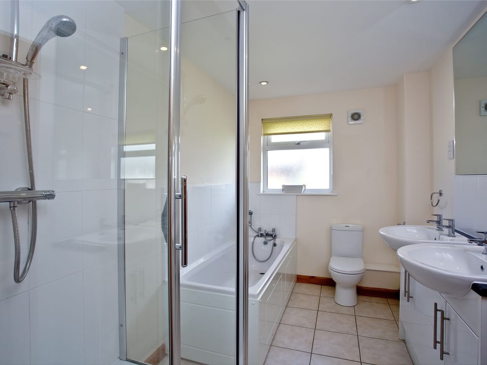 Bathroom | Cedar Lodge - Retallack, St Columb