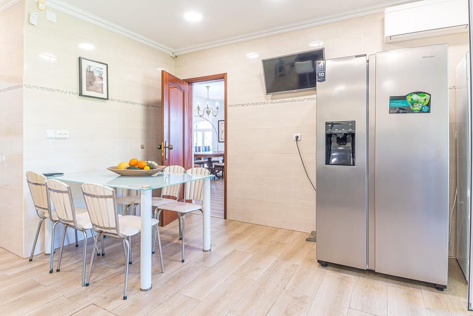 Modern kitchen with dining area and stainless steel appliances — Villa Buganvilia, holiday villa in Aroeira