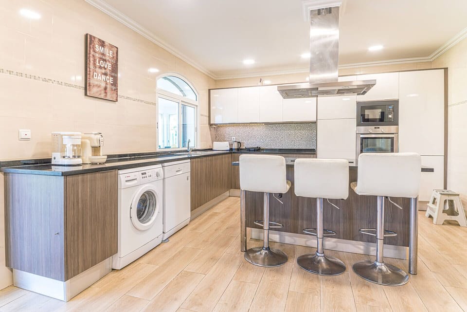 Spacious and fully equipped kitchen.