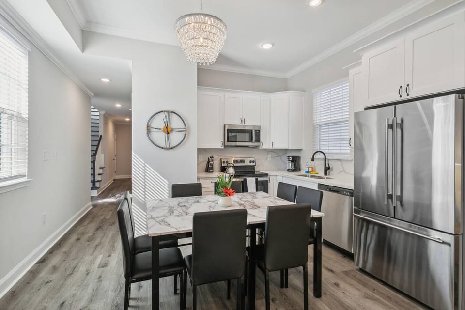 651 Kitchen 1