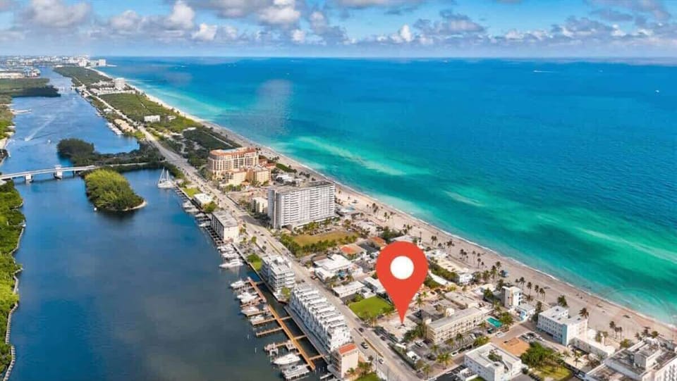 Amazing bird's eye view of the beach and serene neighborhood.