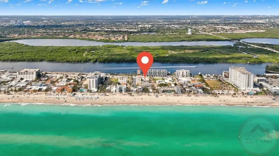 Amazing bird's eye view of the beach and serene neighborhood.