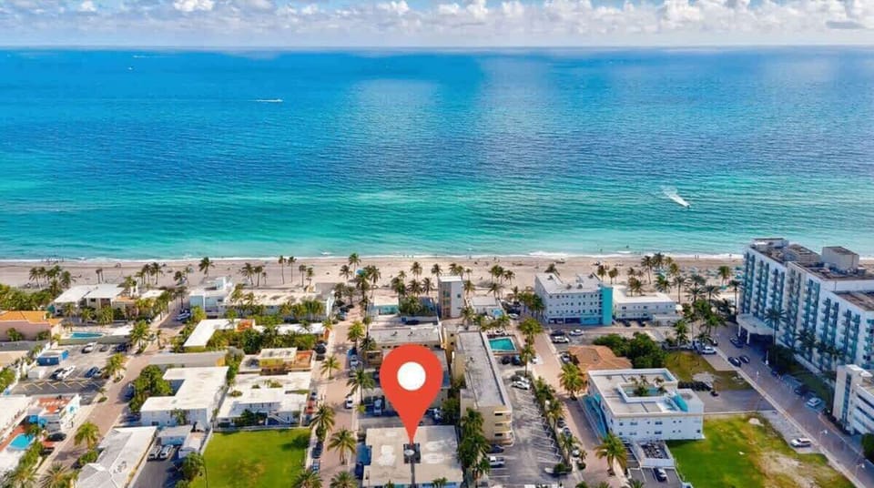 Amazing bird's eye view of the beach and serene neighborhood.
