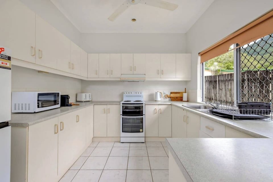 You’ll find all you need in the kitchen to prepare meals at home, as well as a dishwasher for easy clean-up. 
