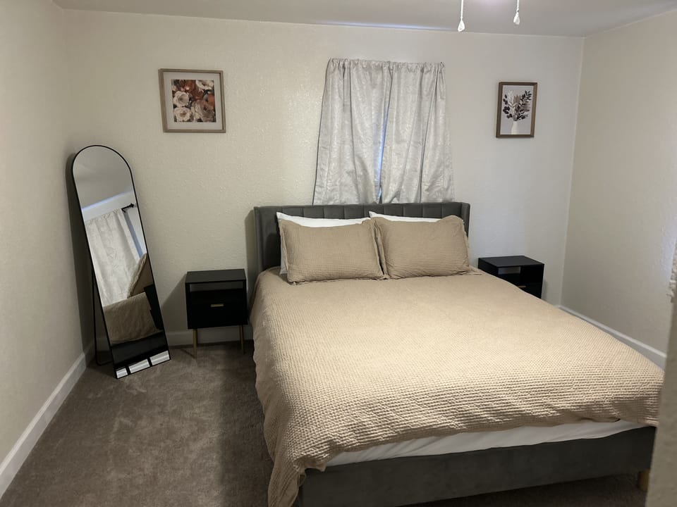 Queen Bedroom