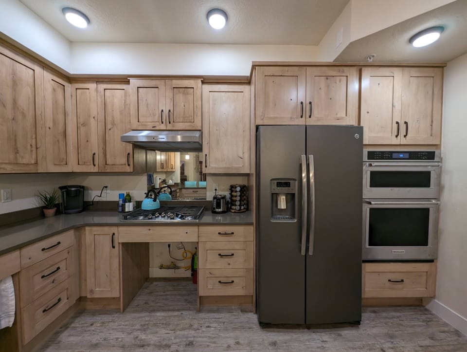 Roll-under cooktop and accessible oven