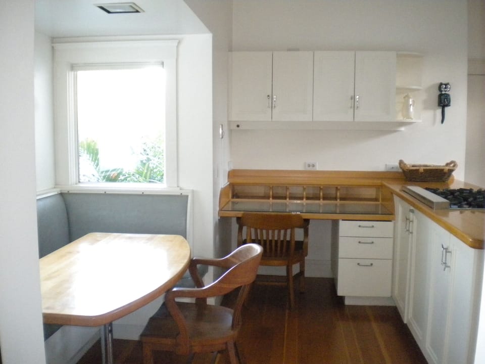 Banquette adds 7 additional seats for dining 