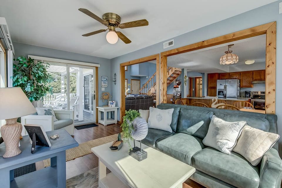 Mid-Level Living Room with Deck Access