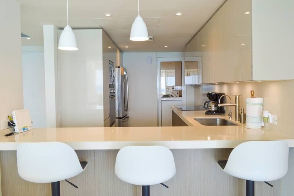 full kitchen 