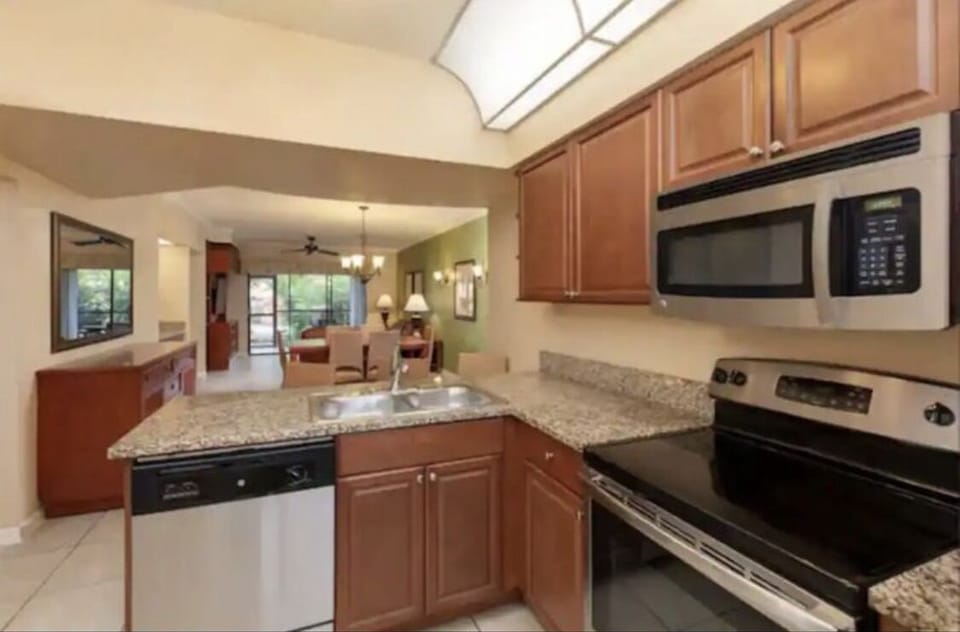 Full kitchen