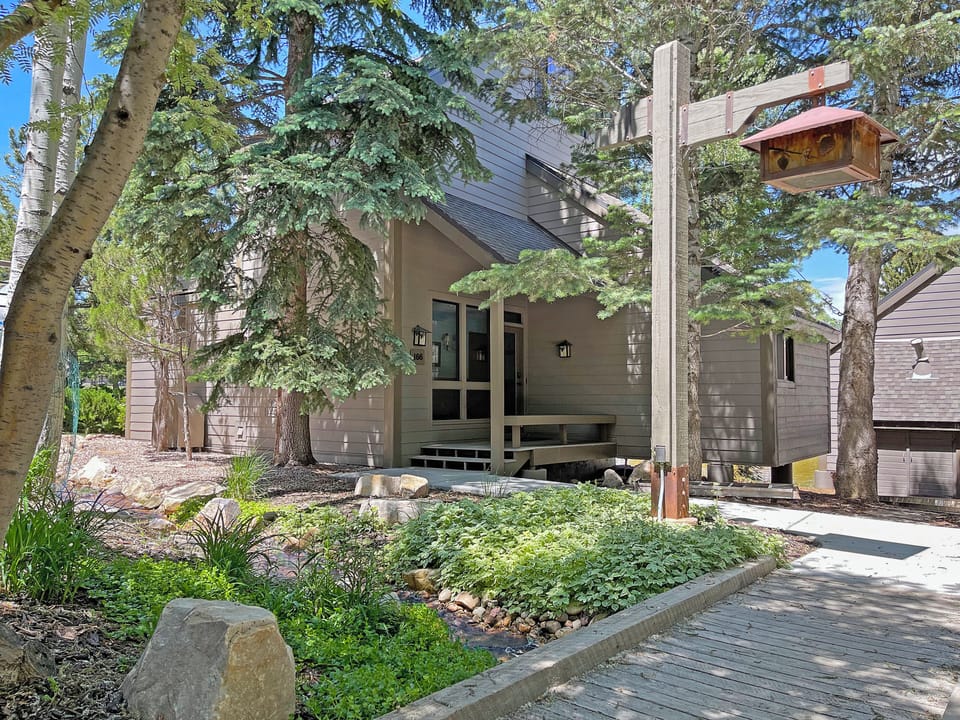 The condo is one of the few freestanding condos in the Payday community and is located in a quiet corner. You'll cross a small bridge over the stream to get to the condo, so be sure to listen to the sound of the running water!