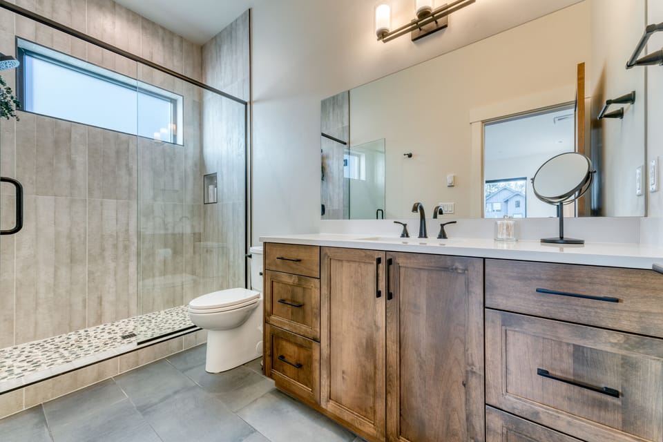 Primary bedrooms ensuite bathroom.