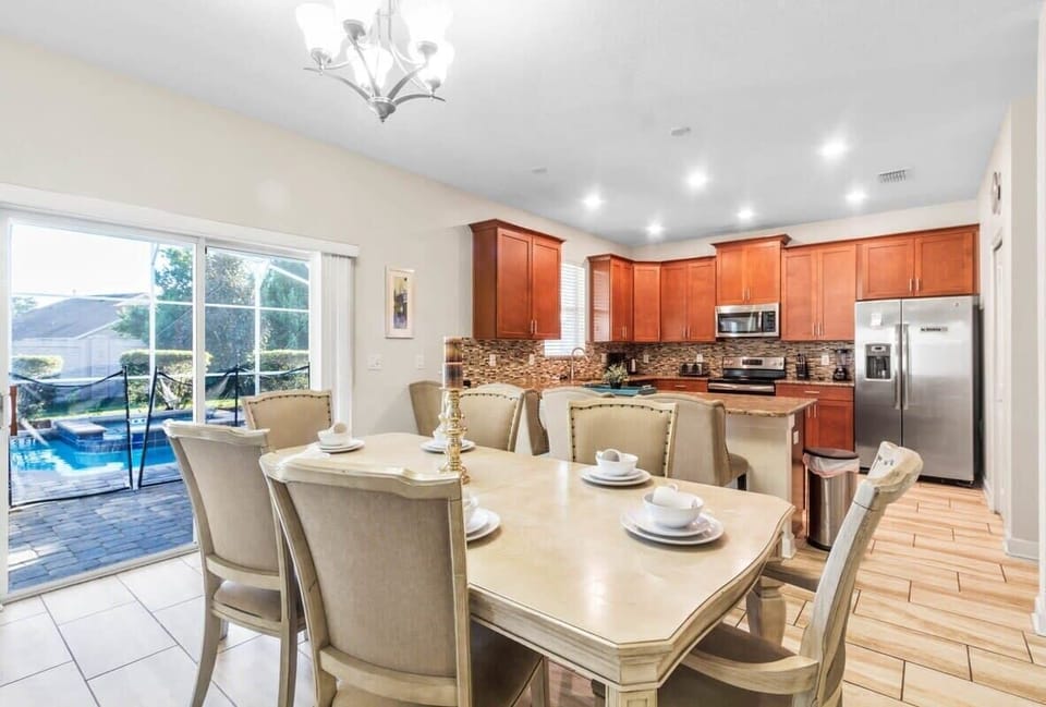 Whether you're enjoying breakfast before the parks or gathering for dinner, the dining room provides plenty of seating for your entire group to dine comfortably together.