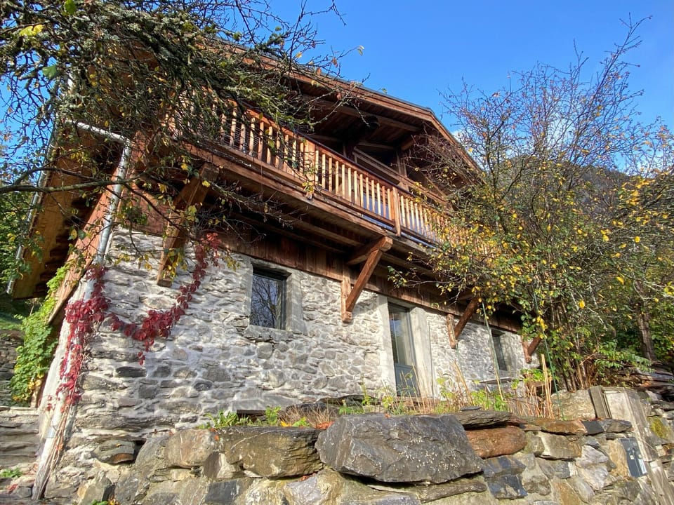 Entrance to ground floor Apartment.