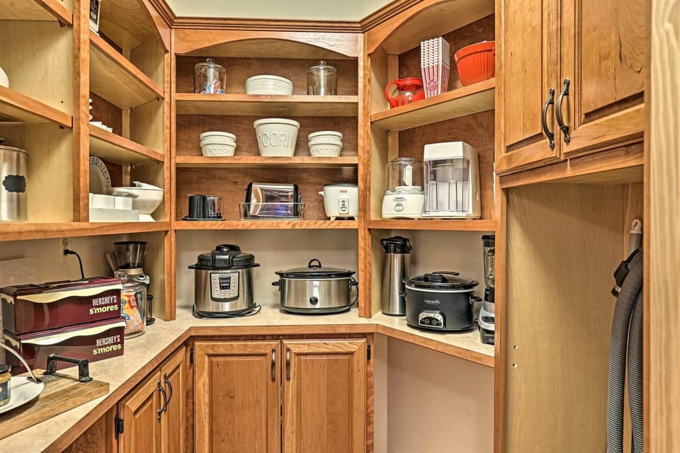Pantry: Culinary paradise awaits with top-notch appliances for every craving!