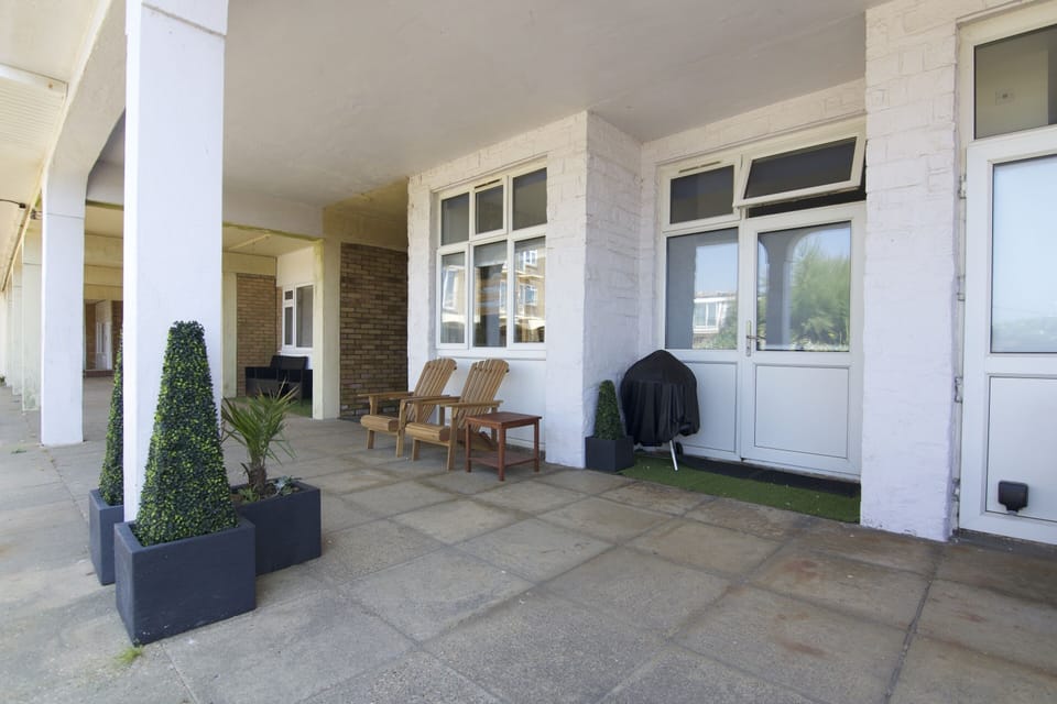 Apartment 6 Outside Seating