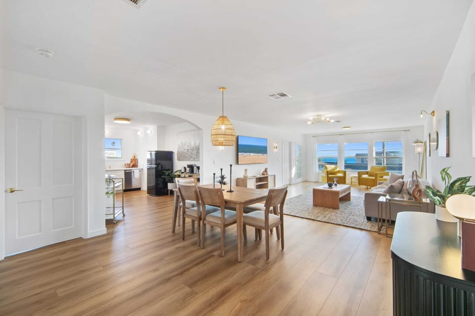 Suite A Dining Area