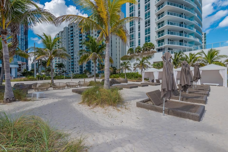 Ocean View 2 bed 17th floor Miami (2056)