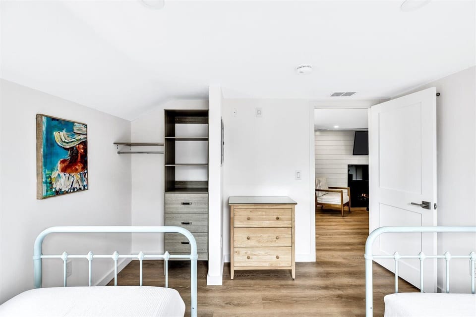 Guest bedroom